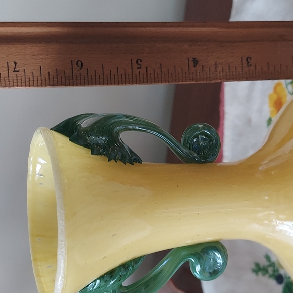 Murano yellow vase with 2 handles in green glass Redwing style - Picture 8 of 11